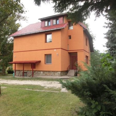 Piliscsaba Pilis Apartman מראה חיצוני תמונה