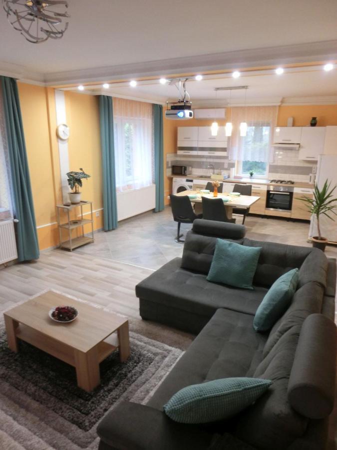 Piliscsaba Pilis Apartman מראה חיצוני תמונה
