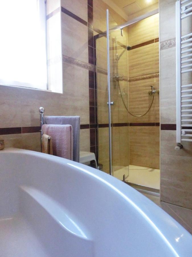 Piliscsaba Pilis Apartman מראה חיצוני תמונה